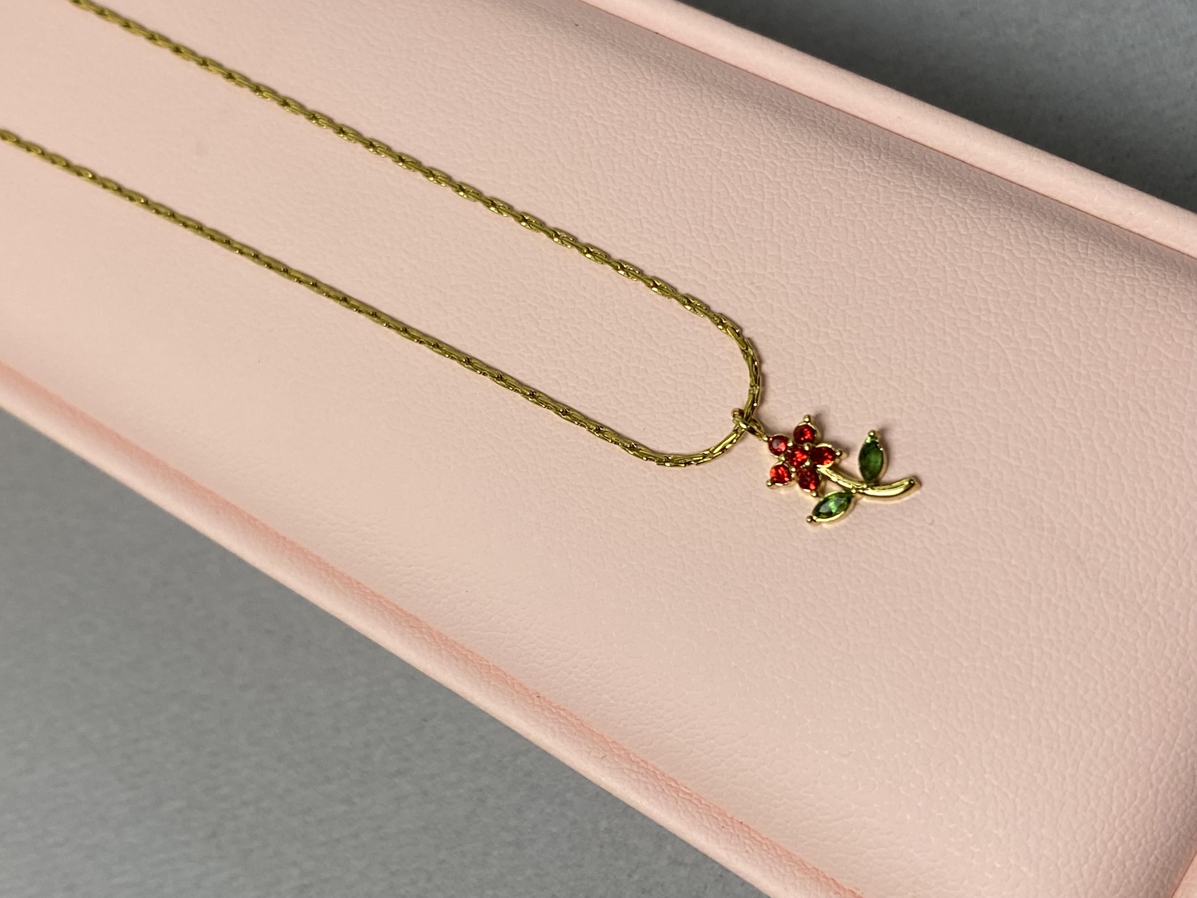 Stainless steel rose 🌹 pendent 